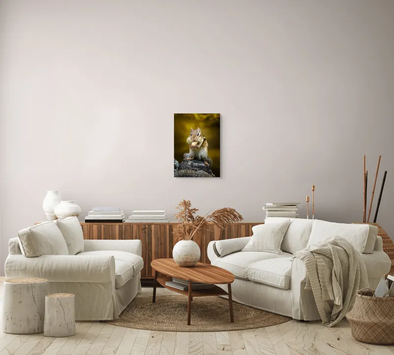 Tablou Canvas, "Veveriță pofticioasă pe buturugă aurie", Chipmunk, Alune, Copac, Natură, Blană, Ochii, Picioare, Fundal, Galben, Poză, Lemn, Bot, Față, 39 x 54 cm – poza 5