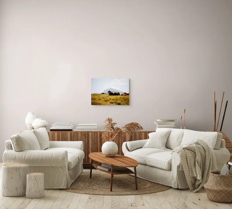 Tablou Canvas, "Bivolii odihnindu-se pe deal însorit", Peisaj, Munți, Iarbă, Vaci, Cer, Nori, Natură, Relaxare, 54 x 39 cm – poza 5