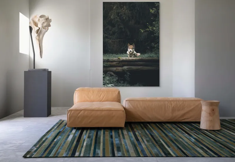 Tablou Canvas, "Lupul în așteptarea serii întunecate", Lup, Pădure, Liniște, Natură, Majestuos, Verde, Contemplare, Solitudine, 100 x 150 cm – poza 7