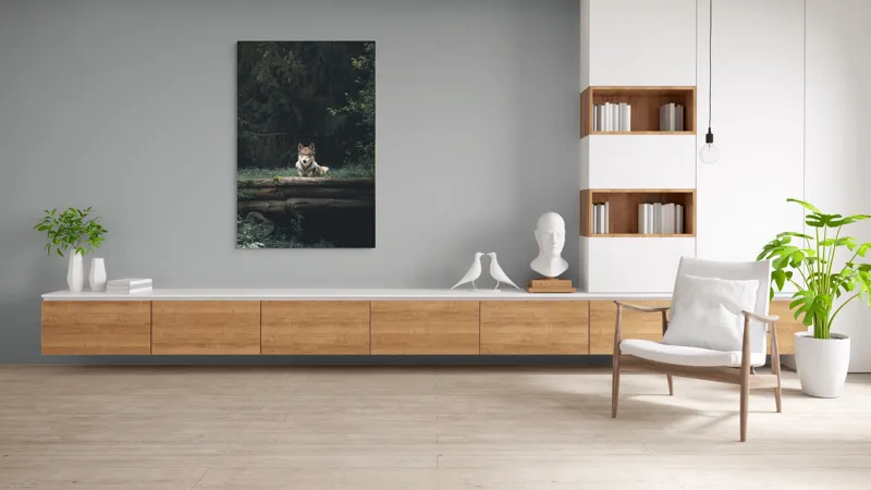 Tablou Canvas, "Lupul în așteptarea serii întunecate", Lup, Pădure, Liniște, Natură, Majestuos, Verde, Contemplare, Solitudine, 100 x 150 cm – poza 8