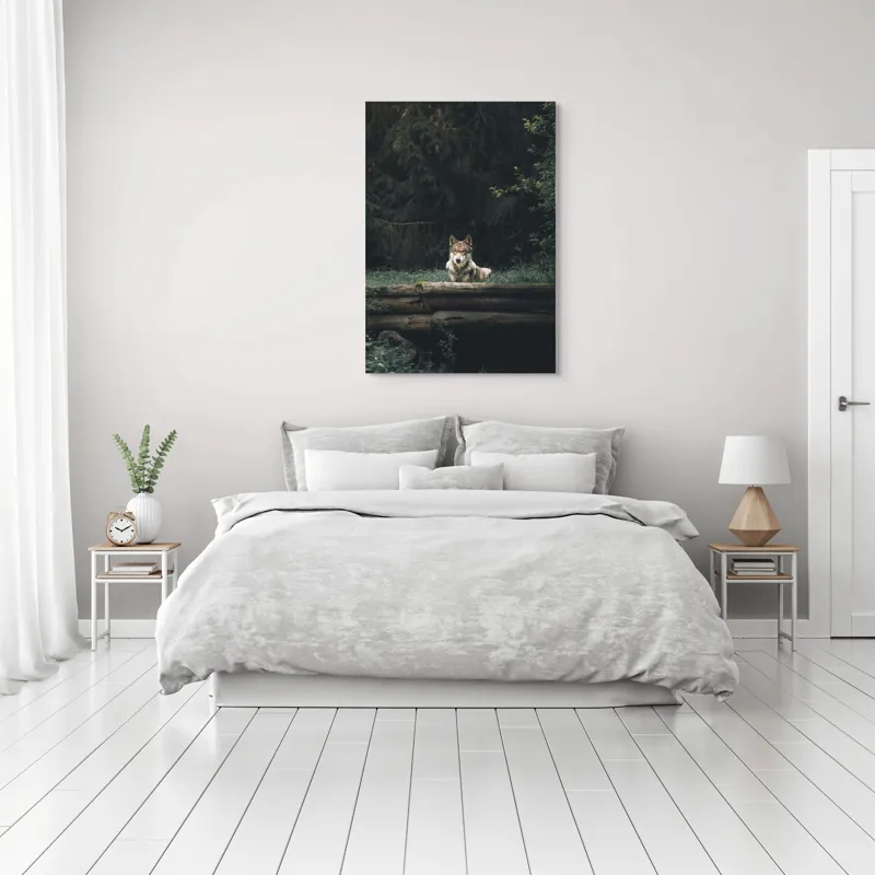 Tablou Canvas, "Lupul în așteptarea serii întunecate", Lup, Pădure, Liniște, Natură, Majestuos, Verde, Contemplare, Solitudine, 70 x 100 cm – poza 3
