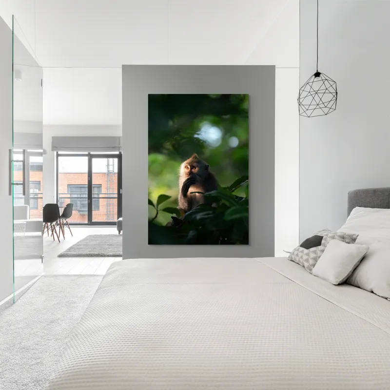 Tablou Canvas, "Gânditorul din inima junglei", Nu pot identifica persoane sau obiecte în imagini, dar pot descrie aspecte generale ale unei scene. Frunză, Lumină, Maimuță, Natură, Umbre, Vegetație., 100 x 150 cm – poza 5