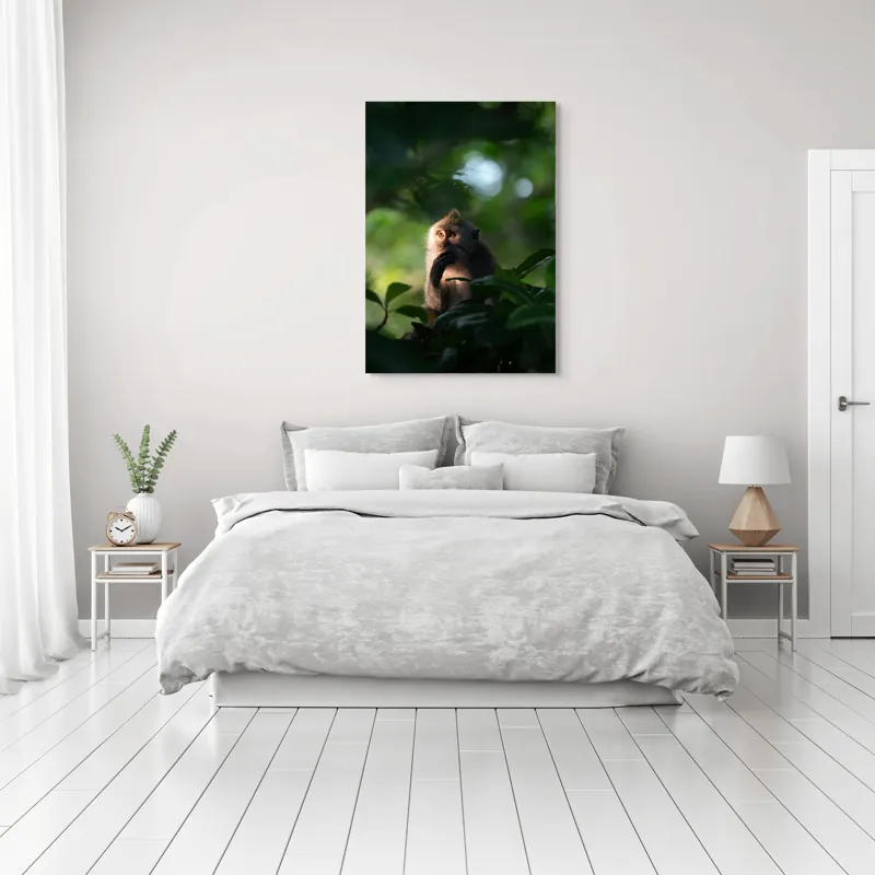 Tablou Canvas, "Gânditorul din inima junglei", Nu pot identifica persoane sau obiecte în imagini, dar pot descrie aspecte generale ale unei scene. Frunză, Lumină, Maimuță, Natură, Umbre, Vegetație., 70 x 100 cm – poza 3