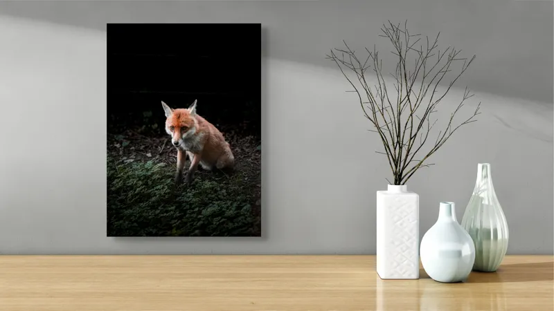 Tablou Canvas, "Vulpea în umbra pădurii verzi", Fox, Forest, Dark, Alert, Greenery, 39 x 54 cm – poza 4