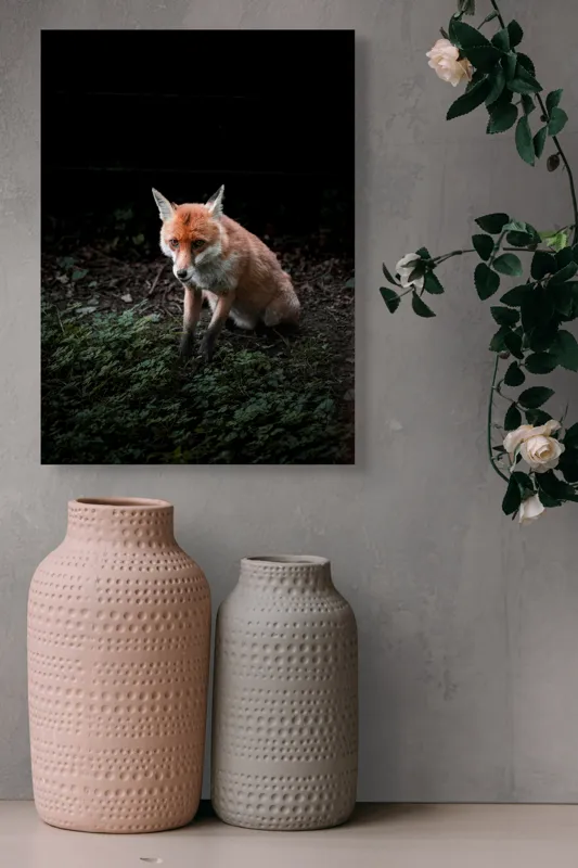 Tablou Canvas, "Vulpea în umbra pădurii verzi", Fox, Forest, Dark, Alert, Greenery, 39 x 54 cm – poza 6