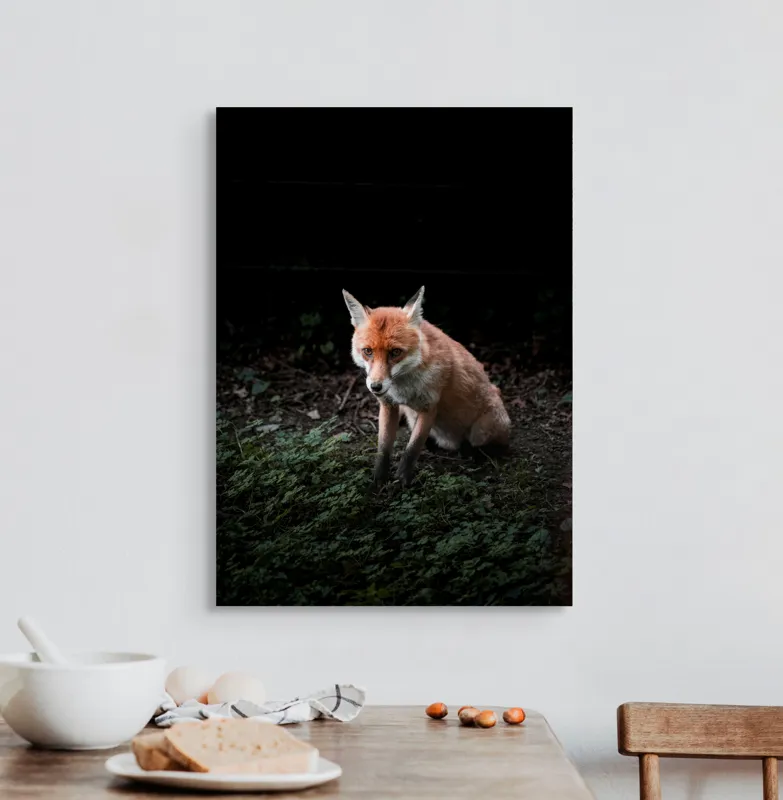 Tablou Canvas, "Vulpea în umbra pădurii verzi", Fox, Forest, Dark, Alert, Greenery, 50 x 70 cm – poza 3