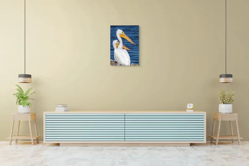Tablou Canvas, "Pelicani albi pe malul apei", Pelicani, Apă, Penaj, Ciocuri, Cuplu, Natură, Serenitate, Reflexii, 50 x 70 cm – poza 6