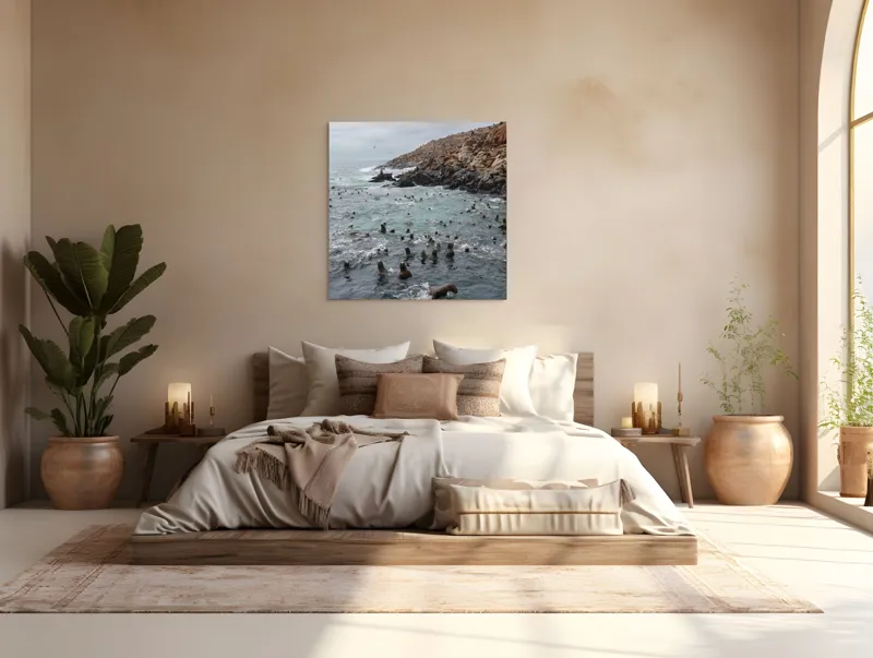Tablou Canvas, "Colonie de foci la malul stâncos", Lei, Mare, Stânci, Apă, Cer, Păsări, Colonii, Viețuitoare, Natură, Ocean, Vânt, Ecosistem, Insulă, Mediu, Sălbatic, 100 x 100 cm – poza 4