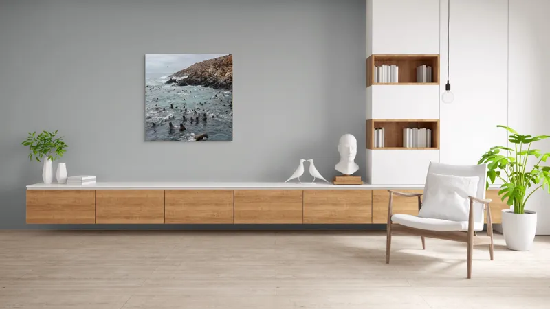 Tablou Canvas, "Colonie de foci la malul stâncos", Lei, Mare, Stânci, Apă, Cer, Păsări, Colonii, Viețuitoare, Natură, Ocean, Vânt, Ecosistem, Insulă, Mediu, Sălbatic, 100 x 100 cm – poza 8