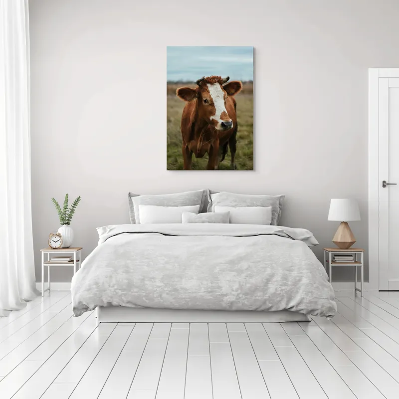 Tablou Canvas, "Vacă în pășune de toamnă", Vacă, Câmp, Cer, Blană, Coarne, Iarbă, 70 x 100 cm – poza 3