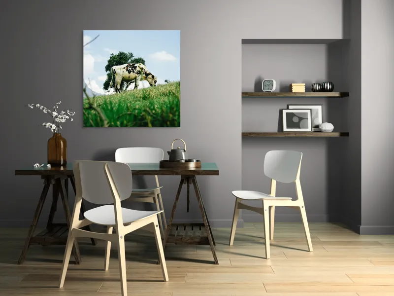 Tablou Canvas, "Vacă pășunând pe dealul verde", Nori, Vaci, Iarbă, Copac, Cer, Peisaj, Natură, Tranquilitate, 100 x 100 cm – poza 6