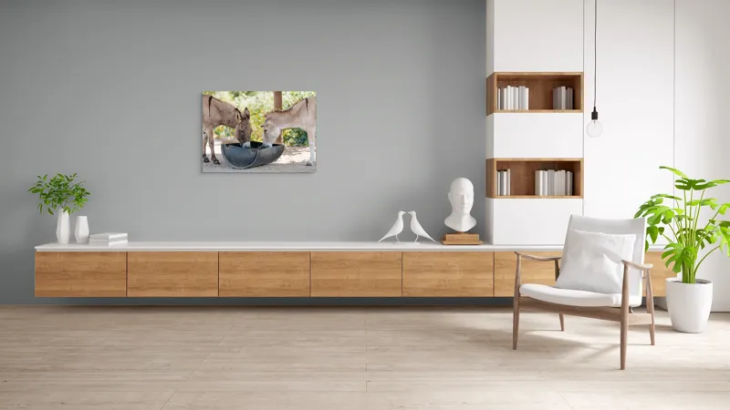 Tablou Canvas, "Măgarii prietenoși savurează masa împreună", Nu știu cine sunt aceste animale., 100 x 70 cm – poza 6