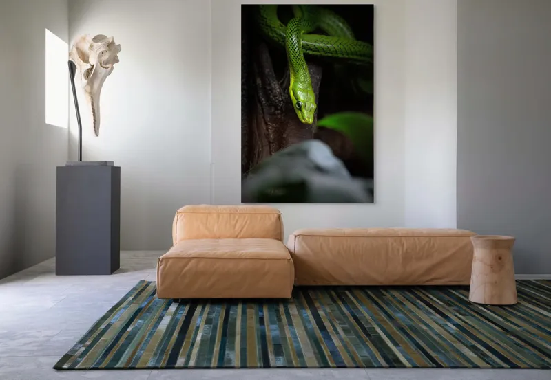 Tablou Canvas, "Șarpele verde în așteptare tăcută", Șarpe, Verde, Privire, Natural, Sinuos, Textură, Frunziș, Misterios, 100 x 150 cm – poza 7