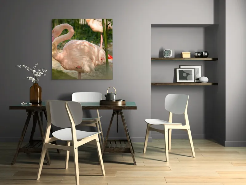 Tablou Canvas, "Flamingo visând între bambuși verzi", Roz, Flamingo, Apă, Bambus, Natură, Peisaj, Grație, Plante, Răgaz, Serenitate, 100 x 100 cm – poza 6