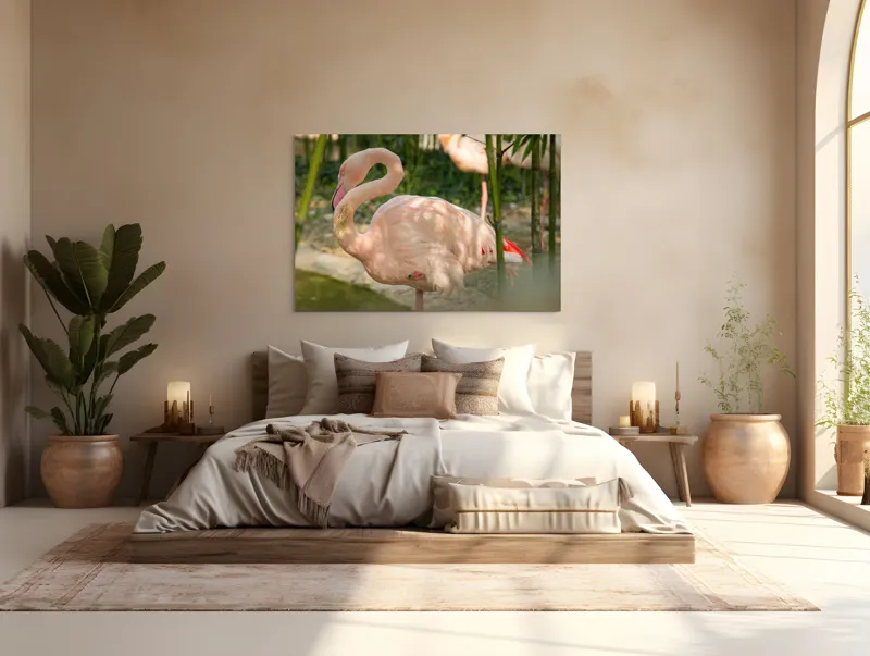 Tablou Canvas, "Flamingo visând între bambuși verzi", Roz, Flamingo, Apă, Bambus, Natură, Peisaj, Grație, Plante, Răgaz, Serenitate, 150 x 100 cm – poza 4