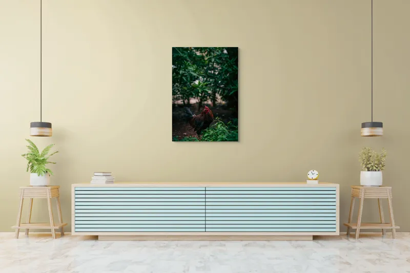 Tablou Canvas, "Cocoșul sub umbra desișului verde", Cocoș, Pădure, Verdeață, Penaj, Natural, Lumină, Vegetație, 70 x 100 cm – poza 5