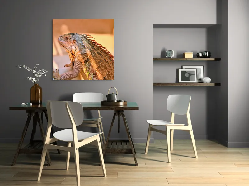 Tablou Canvas, "Solemnitatea iguanei la apusul soarelui", Iguana, Sol, Umbre, Texturi, Culori, Solzi, Privire, 100 x 100 cm – poza 6