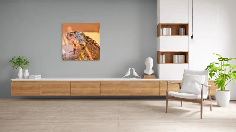 Tablou Canvas, "Solemnitatea iguanei la apusul soarelui", Iguana, Sol, Umbre, Texturi, Culori, Solzi, Privire, 100 x 100 cm – poza 8