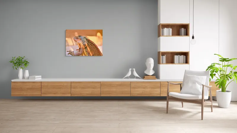 Tablou Canvas, "Solemnitatea iguanei la apusul soarelui", Iguana, Sol, Umbre, Texturi, Culori, Solzi, Privire, 100 x 70 cm – poza 6