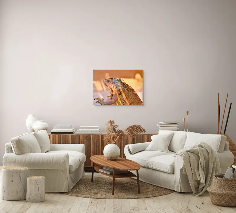 Tablou Canvas, "Solemnitatea iguanei la apusul soarelui", Iguana, Sol, Umbre, Texturi, Culori, Solzi, Privire, 70 x 50 cm – poza 6