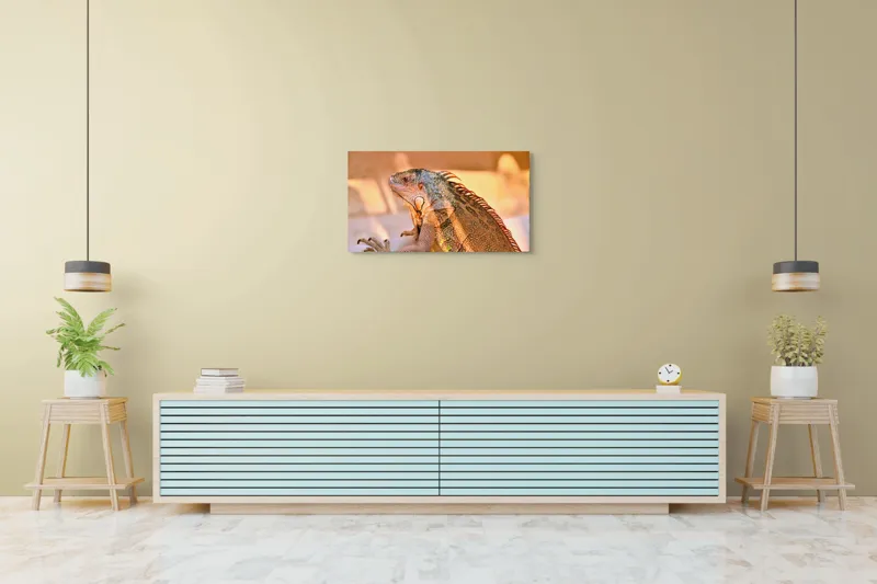Tablou Canvas, "Solemnitatea iguanei la apusul soarelui", Iguana, Sol, Umbre, Texturi, Culori, Solzi, Privire, 90 x 50 cm – poza 5