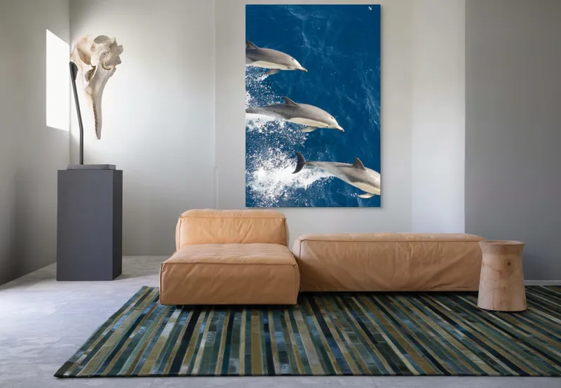 Tablou Canvas, "Dansul grațios al delfinilor în valuri", Delfini, Ocean, Sărituri, Apă, Albastru, Energie, Libertate, Natură, Dinamică, Lumină, 100 x 150 cm – poza 7