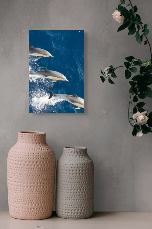 Tablou Canvas, "Dansul grațios al delfinilor în valuri", Delfini, Ocean, Sărituri, Apă, Albastru, Energie, Libertate, Natură, Dinamică, Lumină, 26 x 39 cm – poza 6