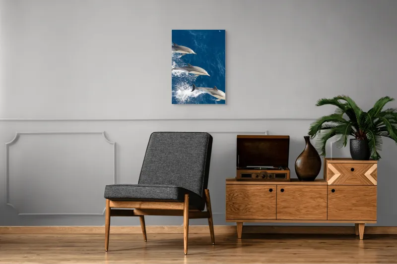 Tablou Canvas, "Dansul grațios al delfinilor în valuri", Delfini, Ocean, Sărituri, Apă, Albastru, Energie, Libertate, Natură, Dinamică, Lumină, 50 x 70 cm – poza 8