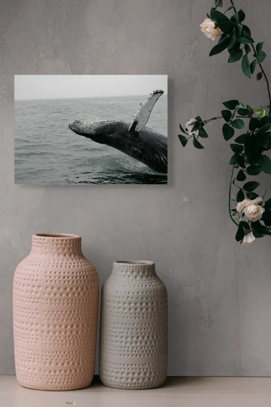 Tablou Canvas, "Dansul grandios al balenei în valuri", Balena, Ocean, Valuri, Apă, Cer, Aripioară, Natură, Salt, Măreție, 54 x 39 cm – poza 8