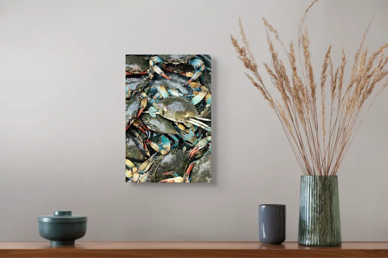 Tablou Canvas, "Colonie de crabi albastri capturată", Crabi, Acvatici, Multicolori, Gheare, Natura, Ocean, Texturi, Carapace, Marin, Adunare, Sclipitor, Albastru, Verde, Rosu, 26 x 39 cm – poza 5