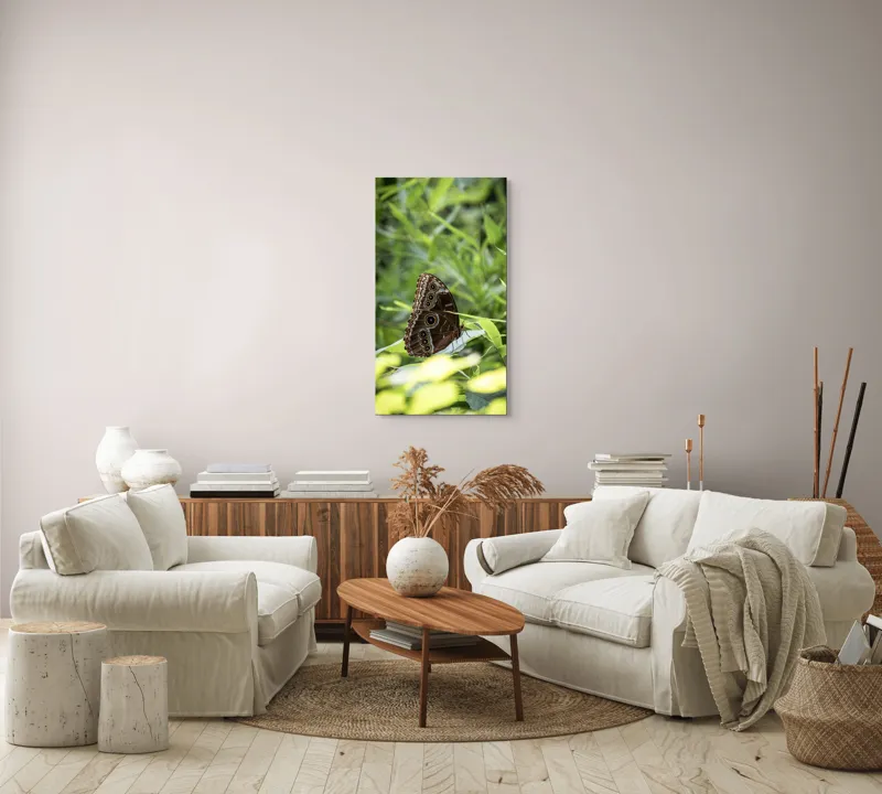 Tablou Canvas, "Fluture în reflexii de lumină verde", Fluture, Aripi, Natură, Verde, Frunze, Detaliu, Fragilitate, Eleganță, Lumină, 50 x 90 cm – poza 7