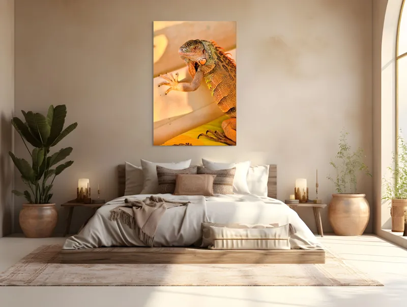 Tablou Canvas, "Iguana odihnindu-se la soare", Iguana, Texturi, Culori, Solzi, Privește, Detaliu, Relaxare, Scurt Moment, 100 x 150 cm – poza 3