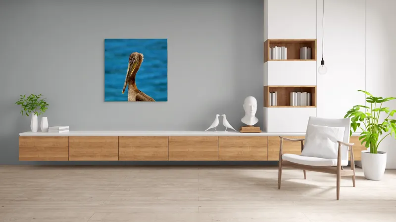 Tablou Canvas, "Pelican visând la orizont albastru", Pasăre, Pelican, Albastru, Ocean, Penaj, Cioc, Natură, Apă, Portret, Wildflife, 100 x 100 cm – poza 8