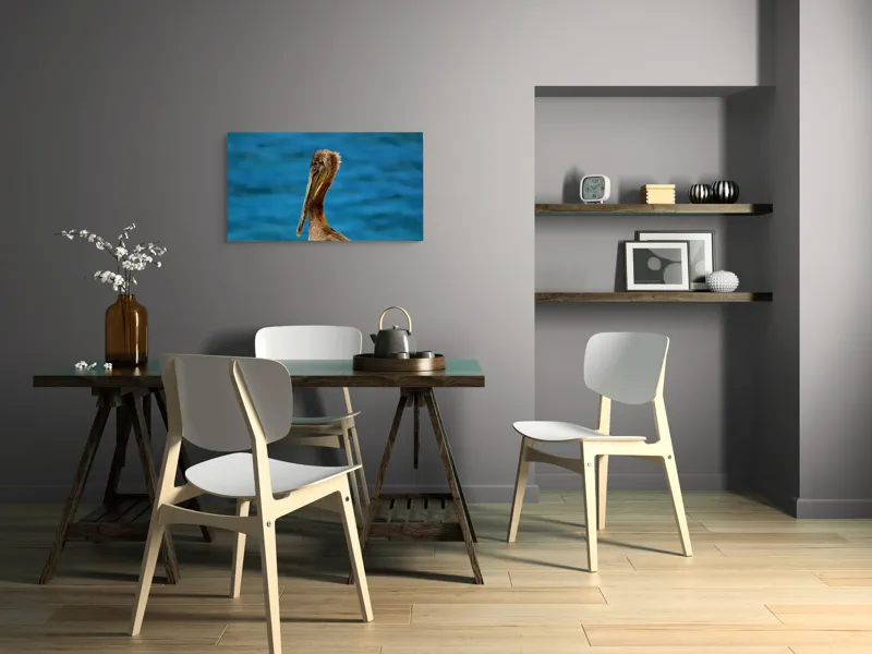 Tablou Canvas, "Pelican visând la orizont albastru", Pasăre, Pelican, Albastru, Ocean, Penaj, Cioc, Natură, Apă, Portret, Wildflife, 90 x 50 cm – poza 3
