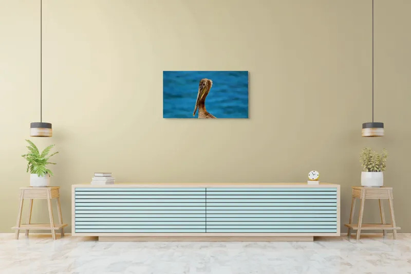 Tablou Canvas, "Pelican visând la orizont albastru", Pasăre, Pelican, Albastru, Ocean, Penaj, Cioc, Natură, Apă, Portret, Wildflife, 90 x 50 cm – poza 5