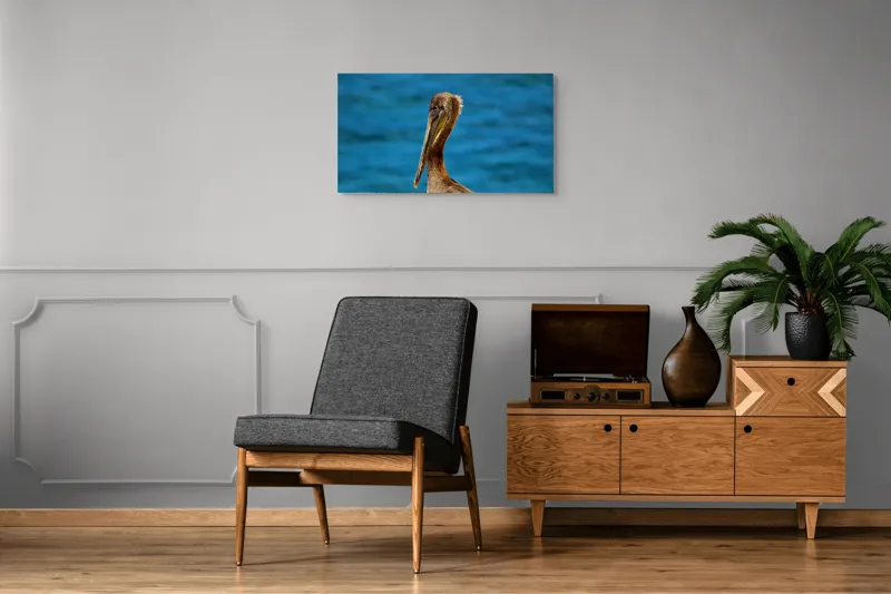Tablou Canvas, "Pelican visând la orizont albastru", Pasăre, Pelican, Albastru, Ocean, Penaj, Cioc, Natură, Apă, Portret, Wildflife, 90 x 50 cm – poza 6
