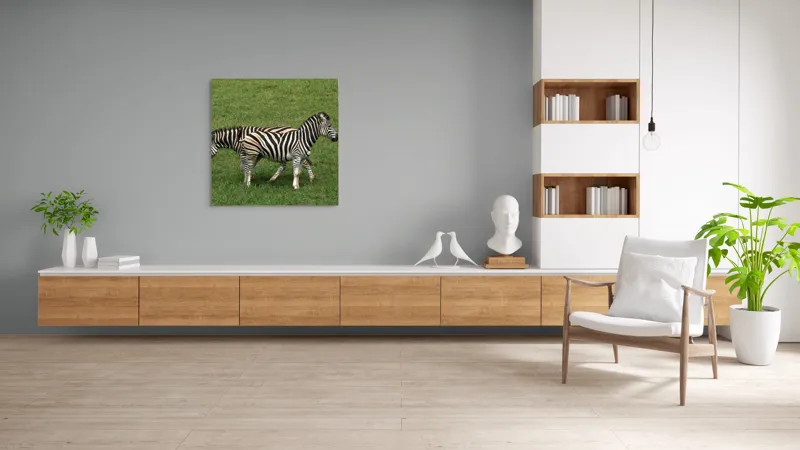 Tablou Canvas, "Zebre pășunând pe câmpie verde", Zebre, Iarbă, Dungi, Plimbare, Natură, Safari, Africa, Animale, Strălucire, Verde, Libertate, 100 x 100 cm – poza 8