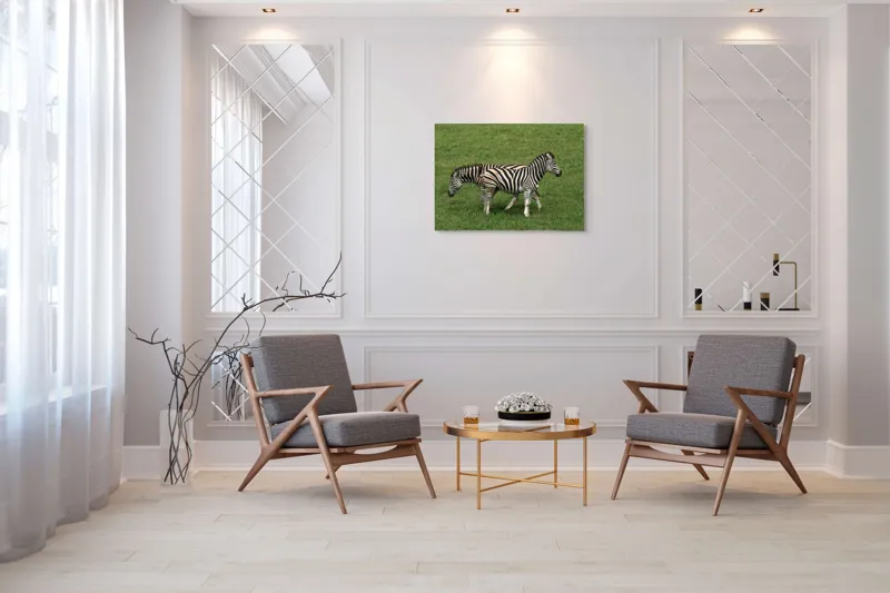 Tablou Canvas, "Zebre pășunând pe câmpie verde", Zebre, Iarbă, Dungi, Plimbare, Natură, Safari, Africa, Animale, Strălucire, Verde, Libertate, 100 x 70 cm – poza 5