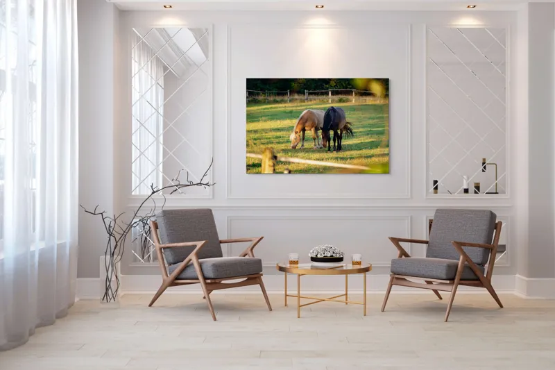 Tablou Canvas, "Doi cai păscând relaxați împreună", Cal, Pășune, Verdeață, Gard, Lumină, Blană, Împreună, Natură, 150 x 100 cm – poza 7