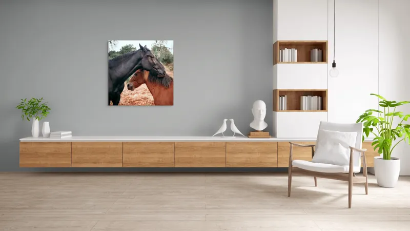 Tablou Canvas, "Îmbrățișarea cailor sub cer senin", Cai, Afectiune, Camp, Natura, Liniste, Peisaj, Culori, Calmitate, 100 x 100 cm – poza 8