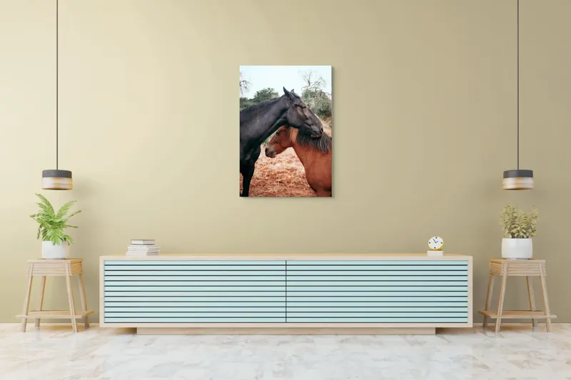 Tablou Canvas, "Îmbrățișarea cailor sub cer senin", Cai, Afectiune, Camp, Natura, Liniste, Peisaj, Culori, Calmitate, 70 x 100 cm – poza 5
