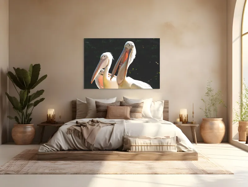 Tablou Canvas, "Pelicani la soare în grup prietenos", Pelicani, Penaj, Ciocuri, Natura, Verdeață, Lumină, Grup, Serenitate, 150 x 100 cm – poza 4