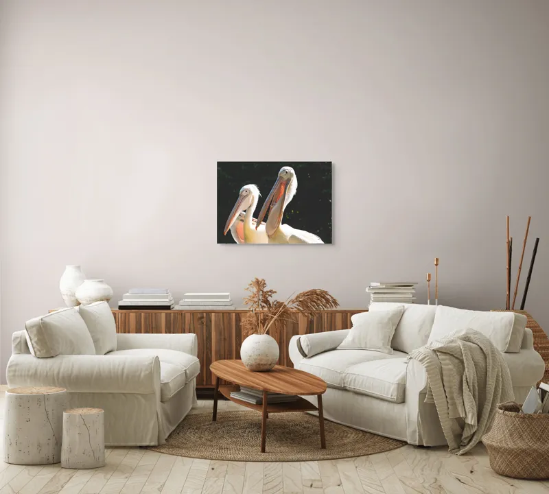 Tablou Canvas, "Pelicani la soare în grup prietenos", Pelicani, Penaj, Ciocuri, Natura, Verdeață, Lumină, Grup, Serenitate, 70 x 50 cm – poza 6