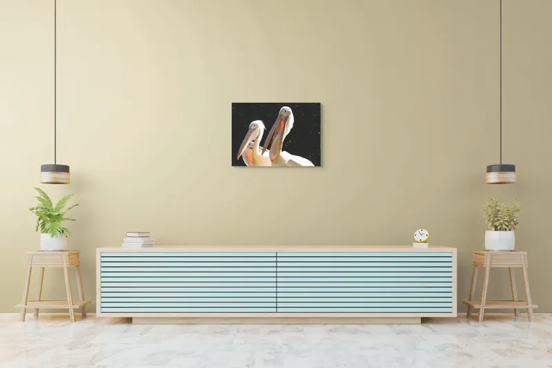 Tablou Canvas, "Pelicani la soare în grup prietenos", Pelicani, Penaj, Ciocuri, Natura, Verdeață, Lumină, Grup, Serenitate, 70 x 50 cm – poza 7