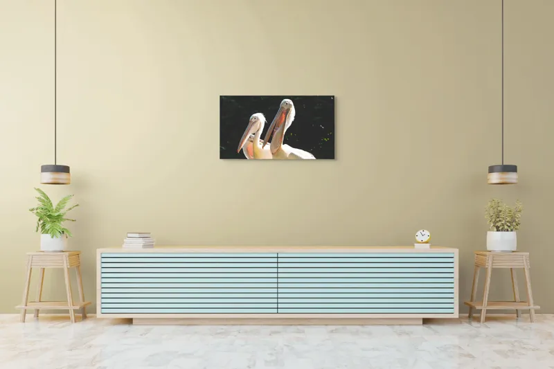 Tablou Canvas, "Pelicani la soare în grup prietenos", Pelicani, Penaj, Ciocuri, Natura, Verdeață, Lumină, Grup, Serenitate, 90 x 50 cm – poza 5