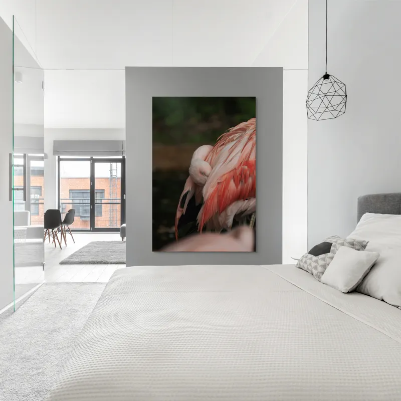 Tablou Canvas, "Flamingo adormit în culori delicate", Roz, Penaj, Flamingo, Delicat, Serenitate, Odihnă, Natură, Eleganță., 100 x 150 cm – poza 5