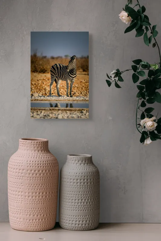 Tablou Canvas, "Zebra singuratică în savană africană", Zebră, Dungată, Savana, Apus, Solitară, Peisaj, Reflecție, Calmă., 26 x 39 cm – poza 6