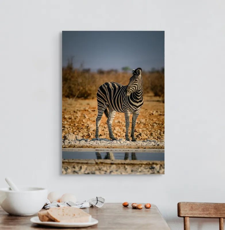 Tablou Canvas, "Zebra singuratică în savană africană", Zebră, Dungată, Savana, Apus, Solitară, Peisaj, Reflecție, Calmă., 50 x 70 cm – poza 3