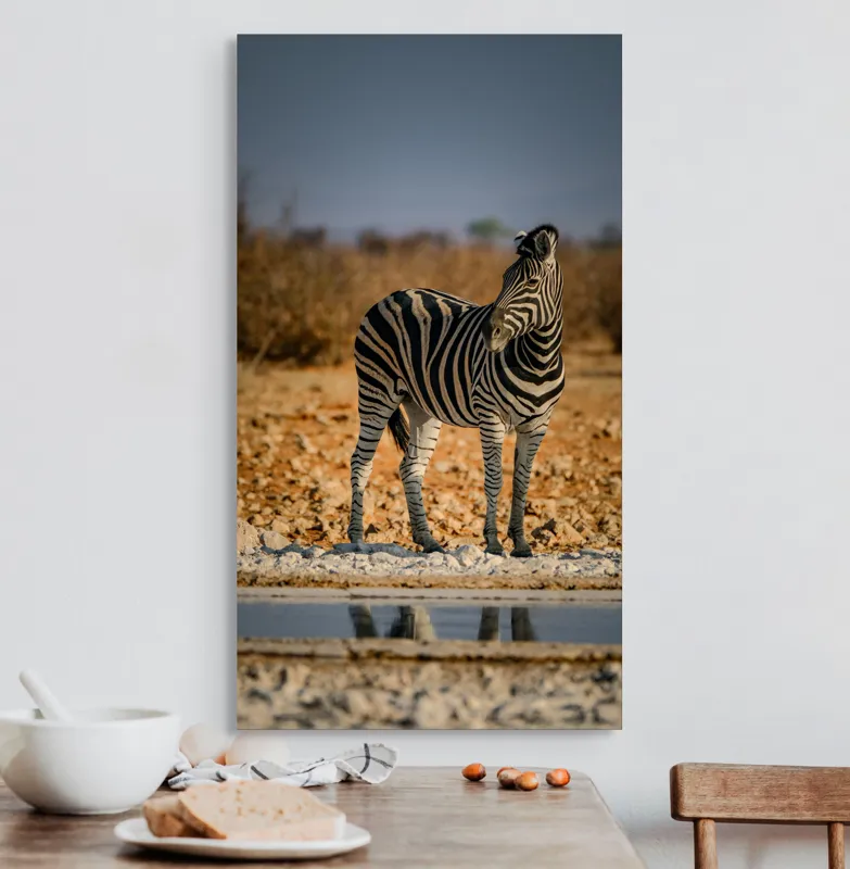 Tablou Canvas, "Zebra singuratică în savană africană", Zebră, Dungată, Savana, Apus, Solitară, Peisaj, Reflecție, Calmă., 50 x 90 cm – poza 3