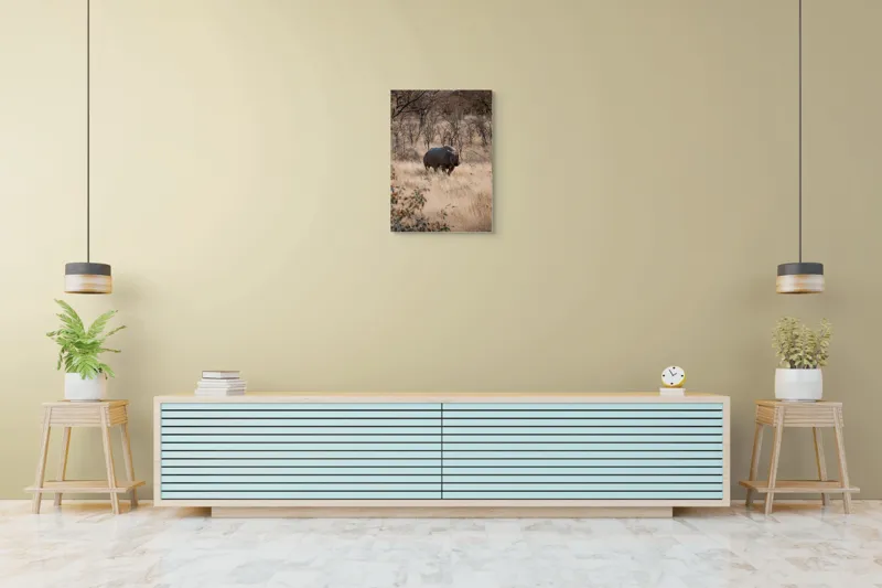 Tablou Canvas, "Rinocerul solitar în savană toamna", Rinocer, Savana, Vegetație, Tufisuri, Cer, Natură, Sălbăticie, Solitudine, Pământiu, Calm, Peisaj, Serenitate, 50 x 70 cm – poza 6